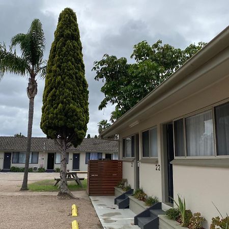 Hanging Rock Family Motel Batemans Bay Exterior photo