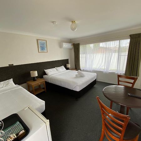 Hanging Rock Family Motel Batemans Bay Exterior photo