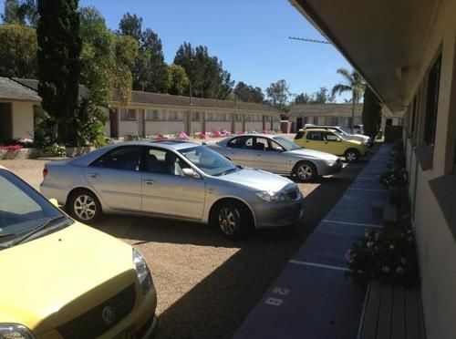 Hanging Rock Family Motel Batemans Bay Exterior photo