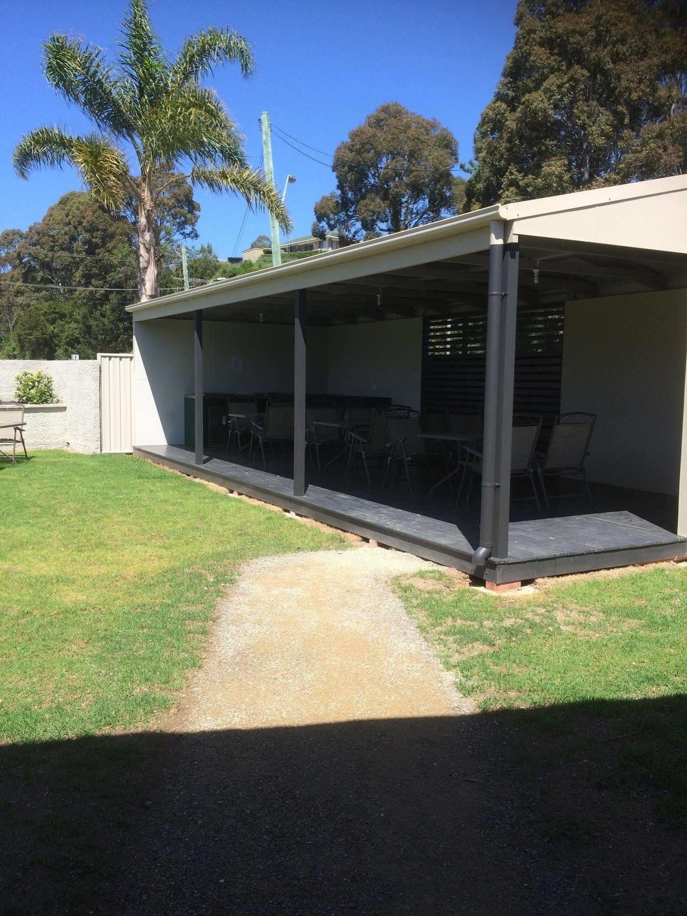 Hanging Rock Family Motel Batemans Bay Exterior photo