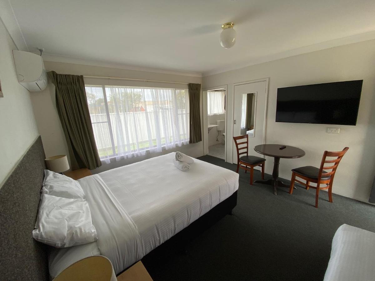 Hanging Rock Family Motel Batemans Bay Exterior photo