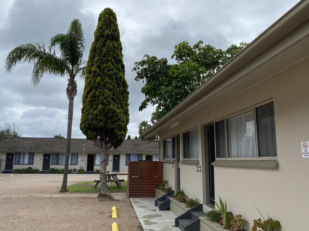 Hanging Rock Family Motel Batemans Bay Exterior photo