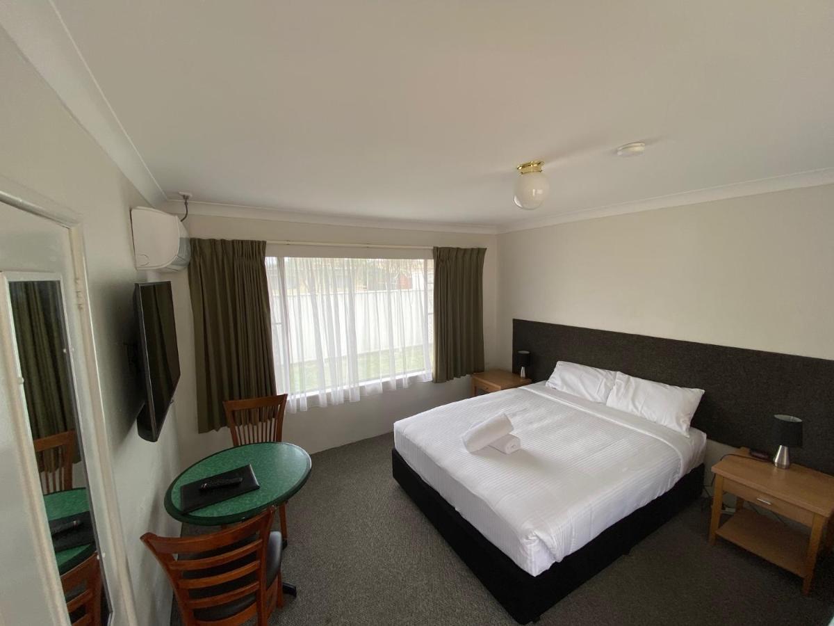 Hanging Rock Family Motel Batemans Bay Exterior photo