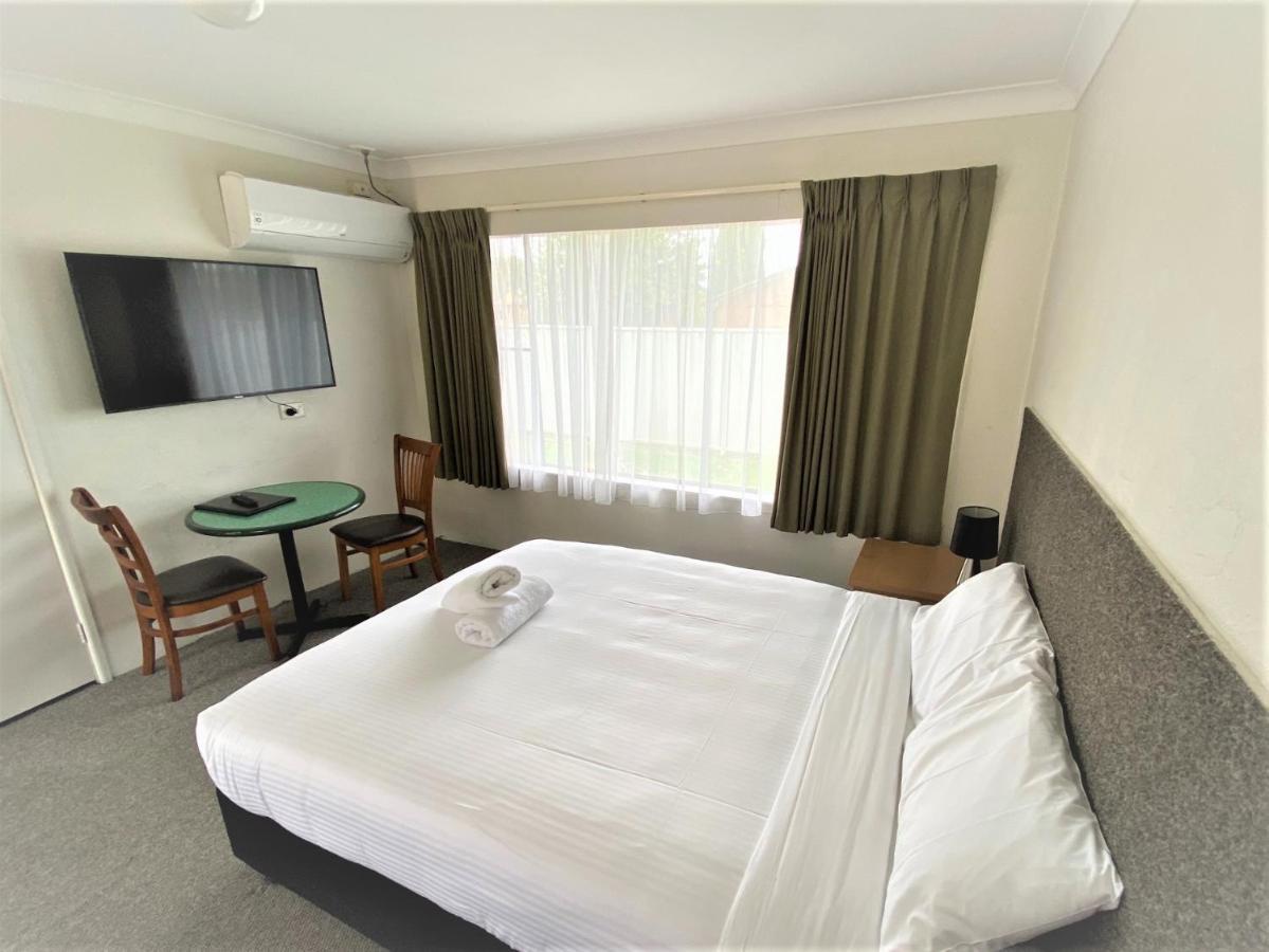 Hanging Rock Family Motel Batemans Bay Exterior photo