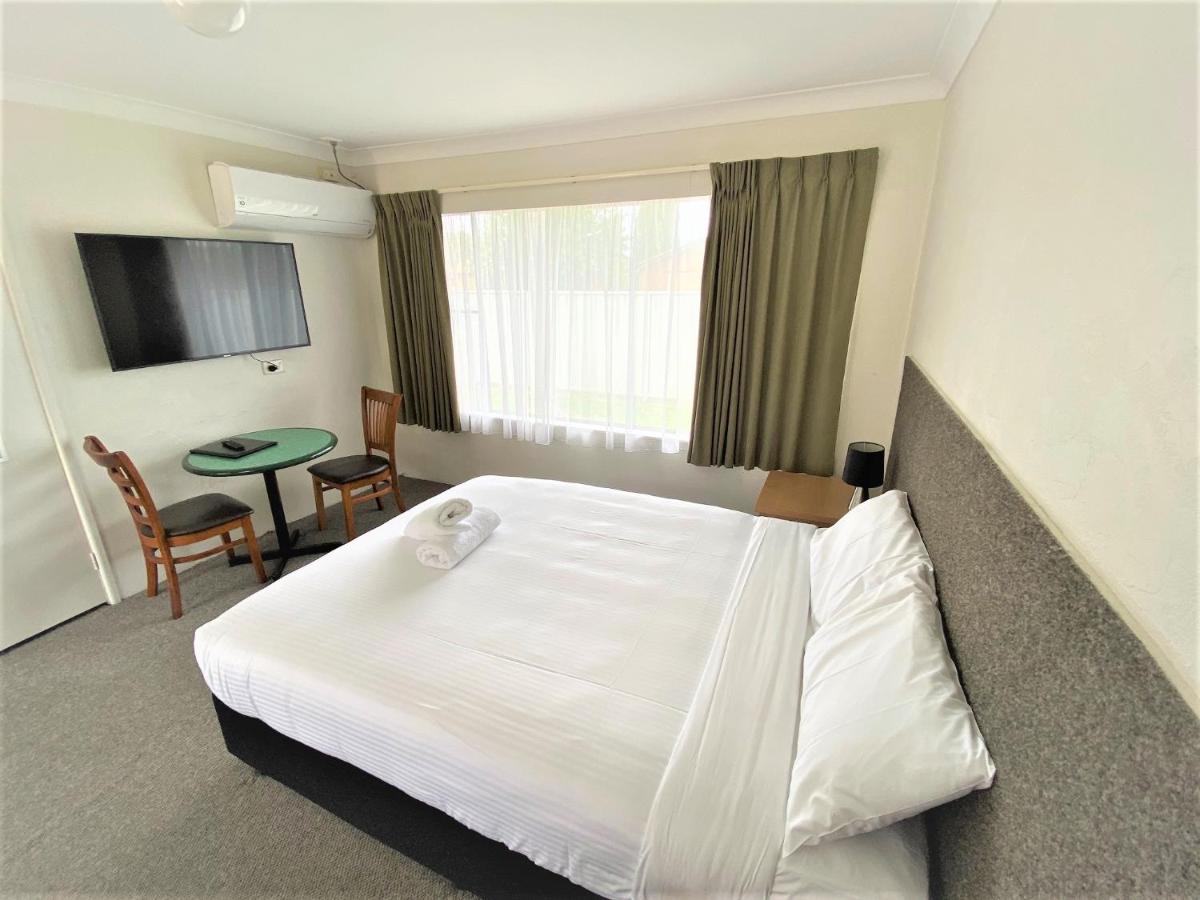 Hanging Rock Family Motel Batemans Bay Exterior photo