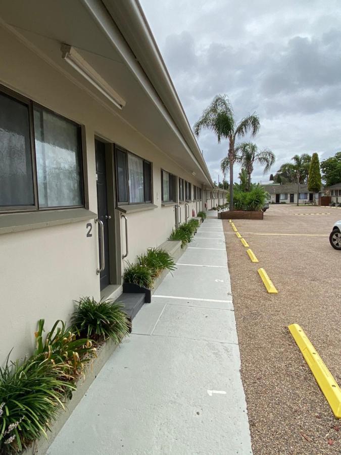 Hanging Rock Family Motel Batemans Bay Exterior photo